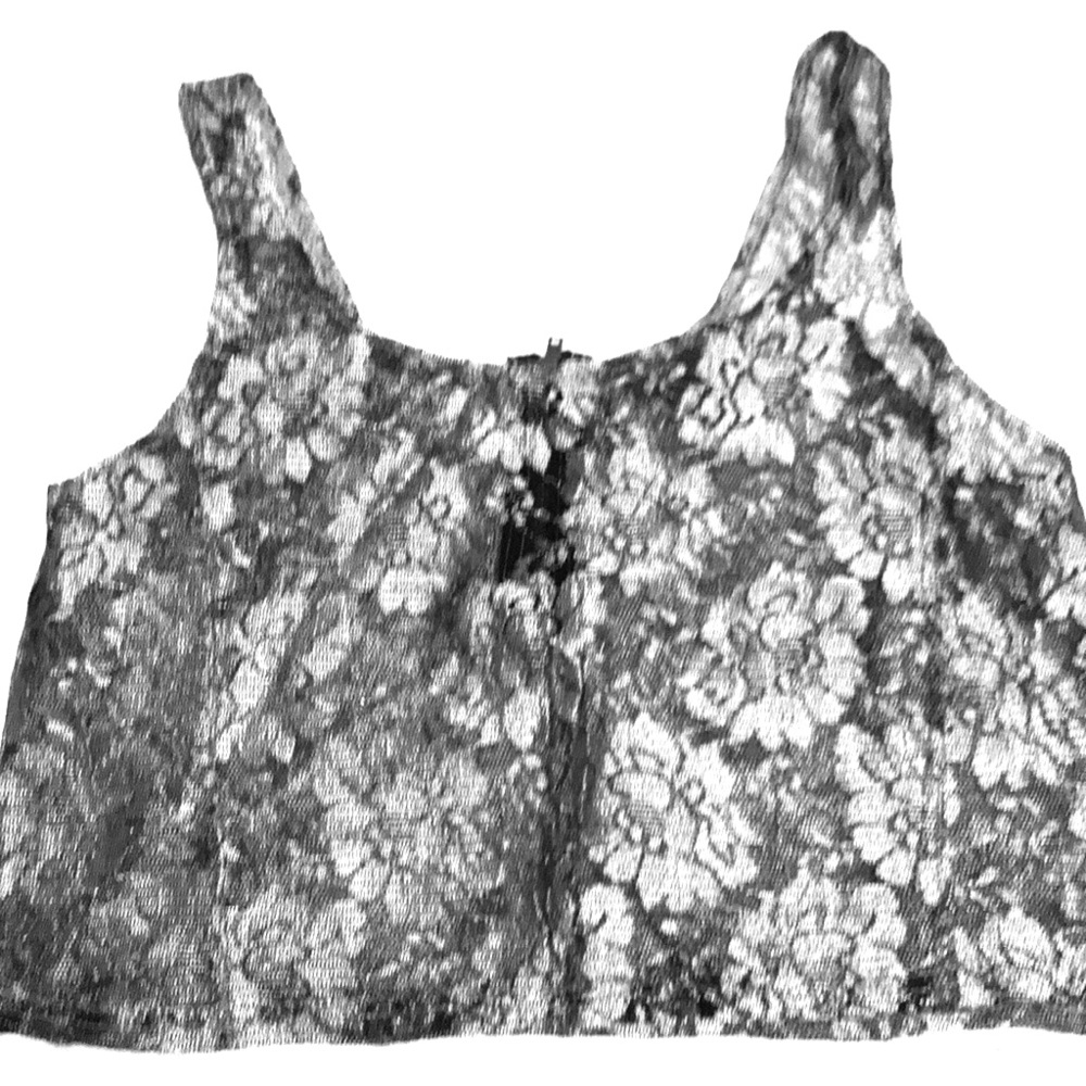 🎈SALE🎈Lacey crop top😏